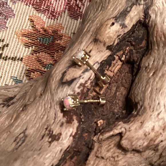 NEW Iridescent Opal Stud Flatback Screw Earrings in Gold Setting - Picture 2 of 5